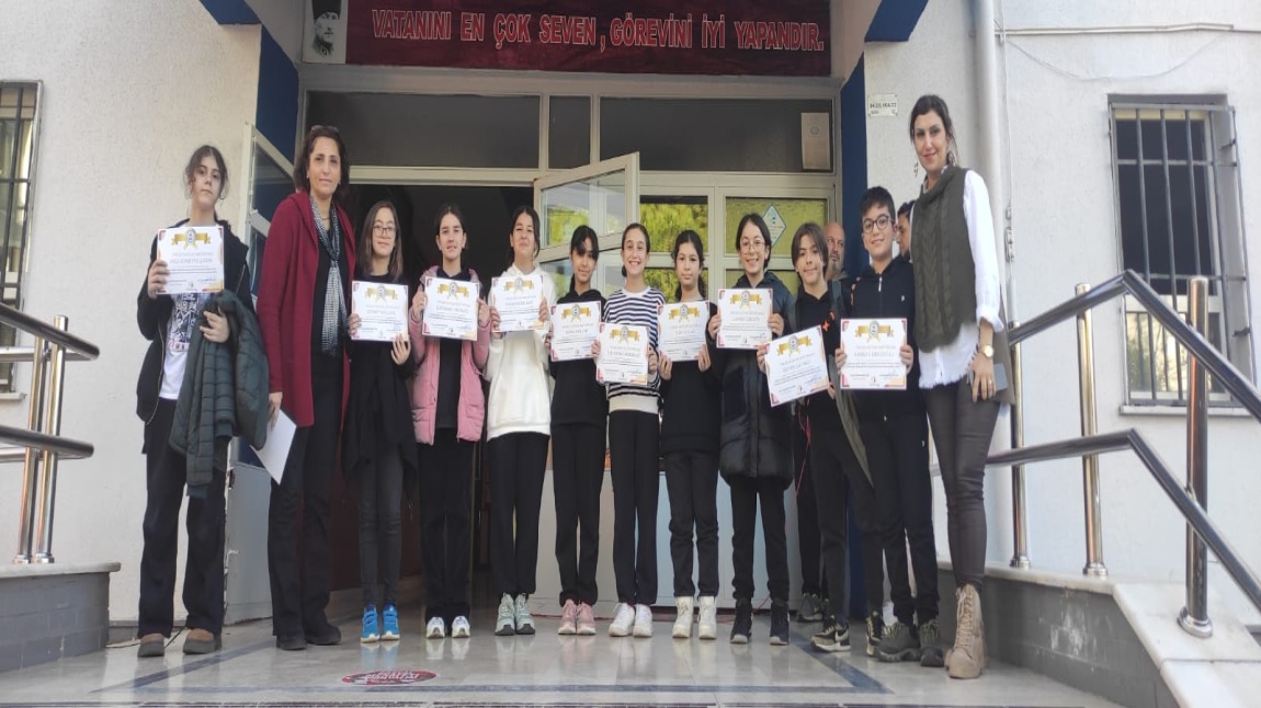 e-Twinning Projesi Kapsamında Öğrencilere Katılım Sertifikası Verildi
